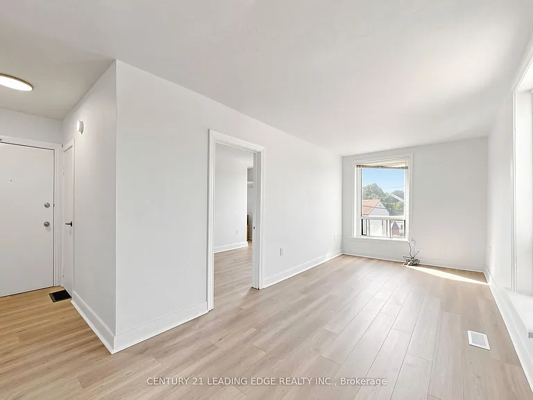 18 Brock St W #3 — Photo 9