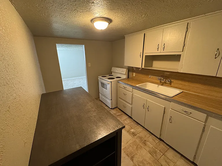 140 N 200 E — Photo 16