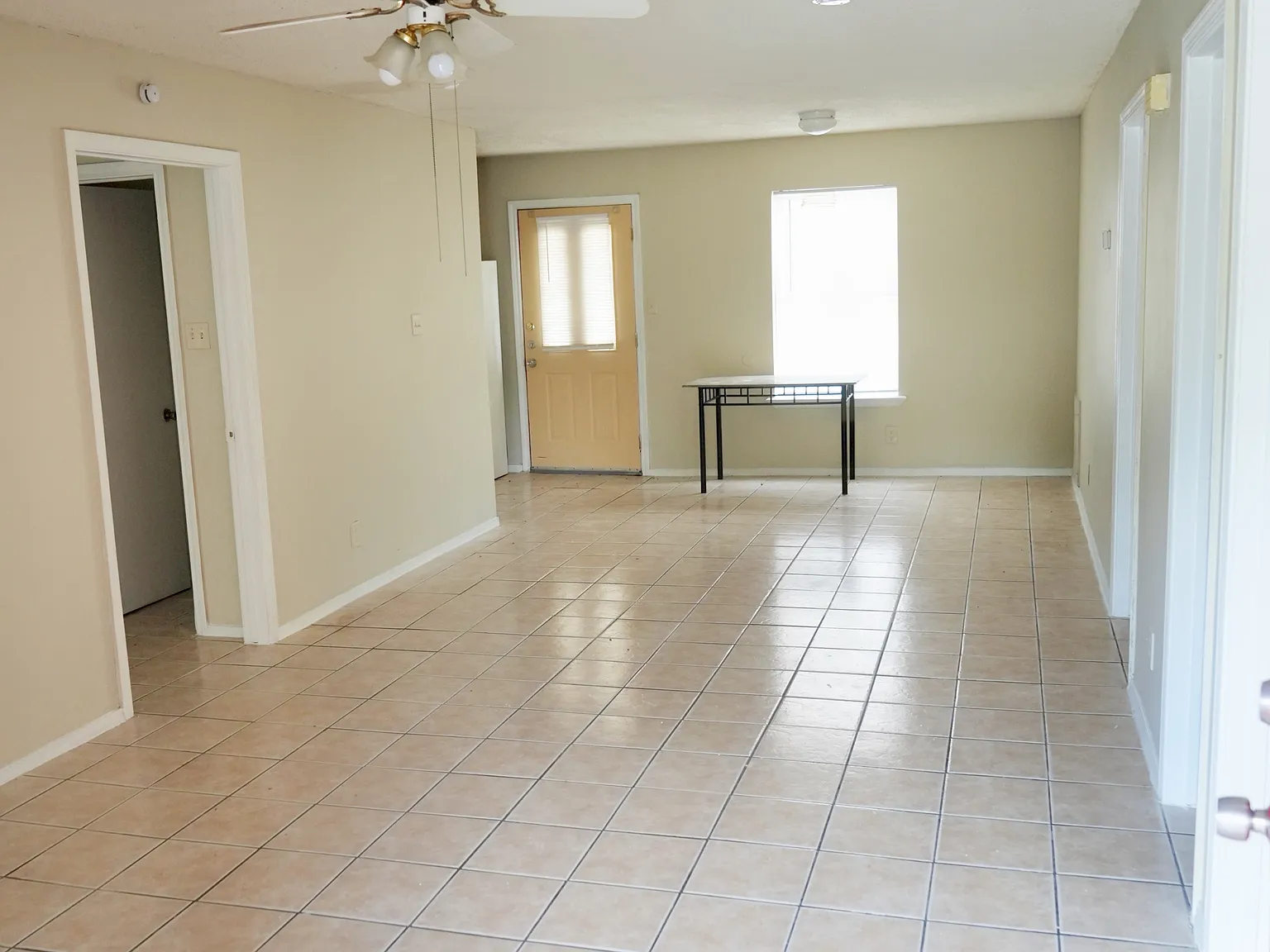 3 bed, 1200 sqft, $1,525 — Photo 1