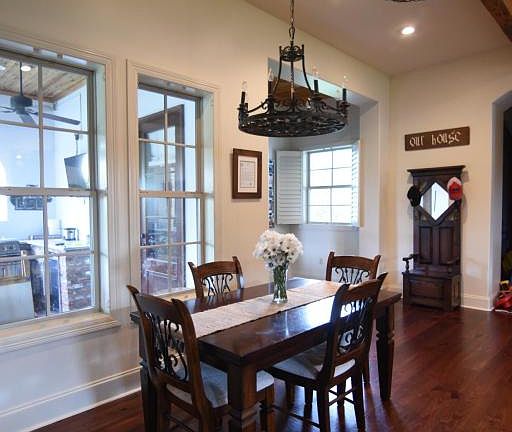 5th image of 507 N Montauban Dr