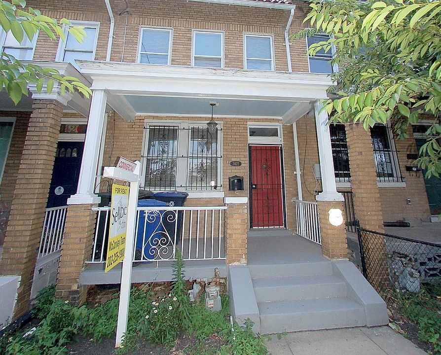 1st image of 3422 9th St NE