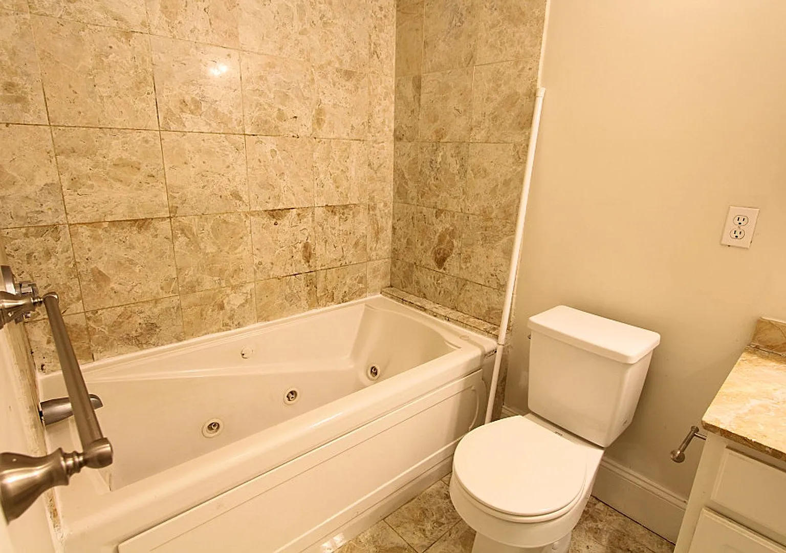 Large 3 bed in Brookline — Photo 4