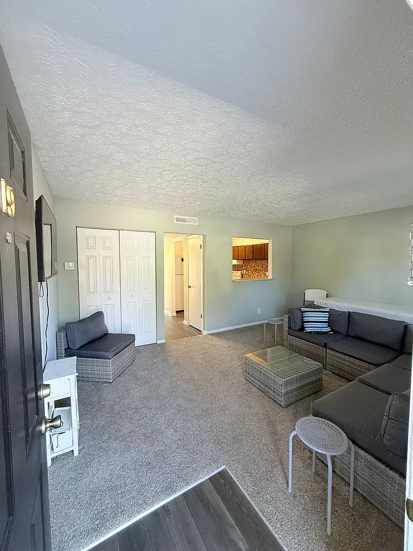 Kingstown Apartments — Photo 1