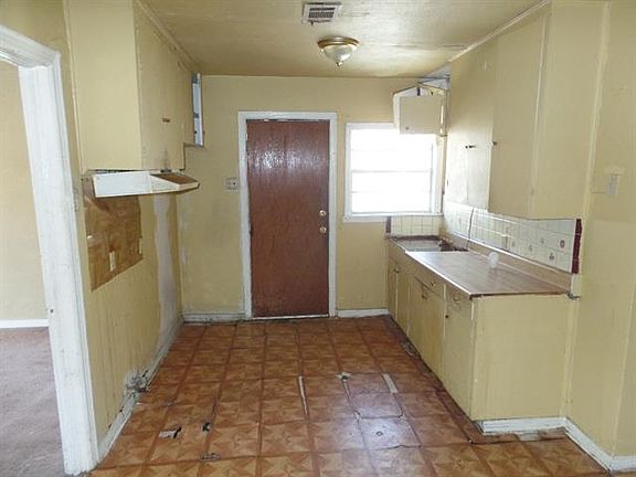 4th image of 2239 Leacrest Dr