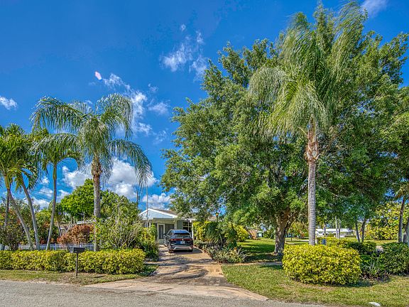 4th image of 1328 Lake Victoria Drive