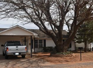 1206 Crestview Dr, Elk City, OK 73644