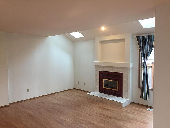 3rd image of 3606 254th Ave SE