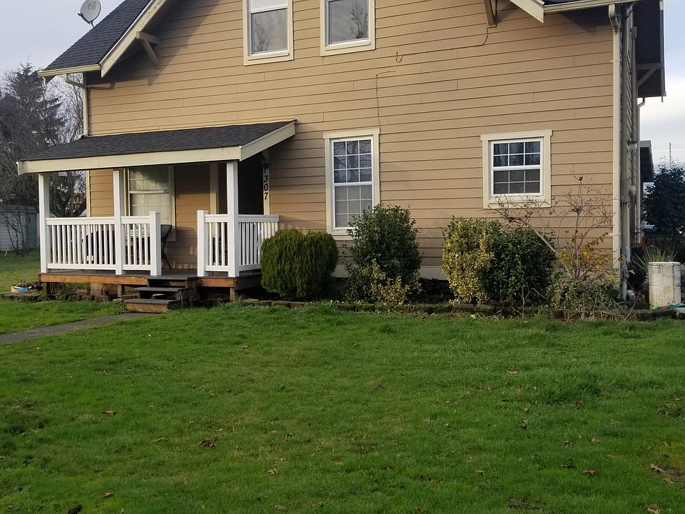 Duplex top floor unit, Unit B. Entrance in back. Covered carport parking