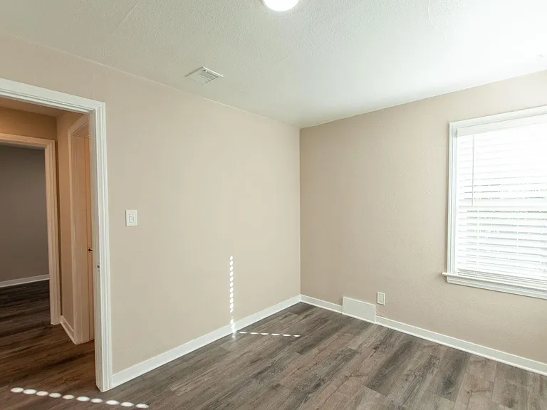 618 Martin Way — Photo 15