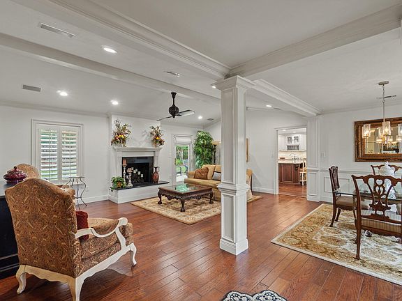 2nd image of 119 Oak Shores Dr