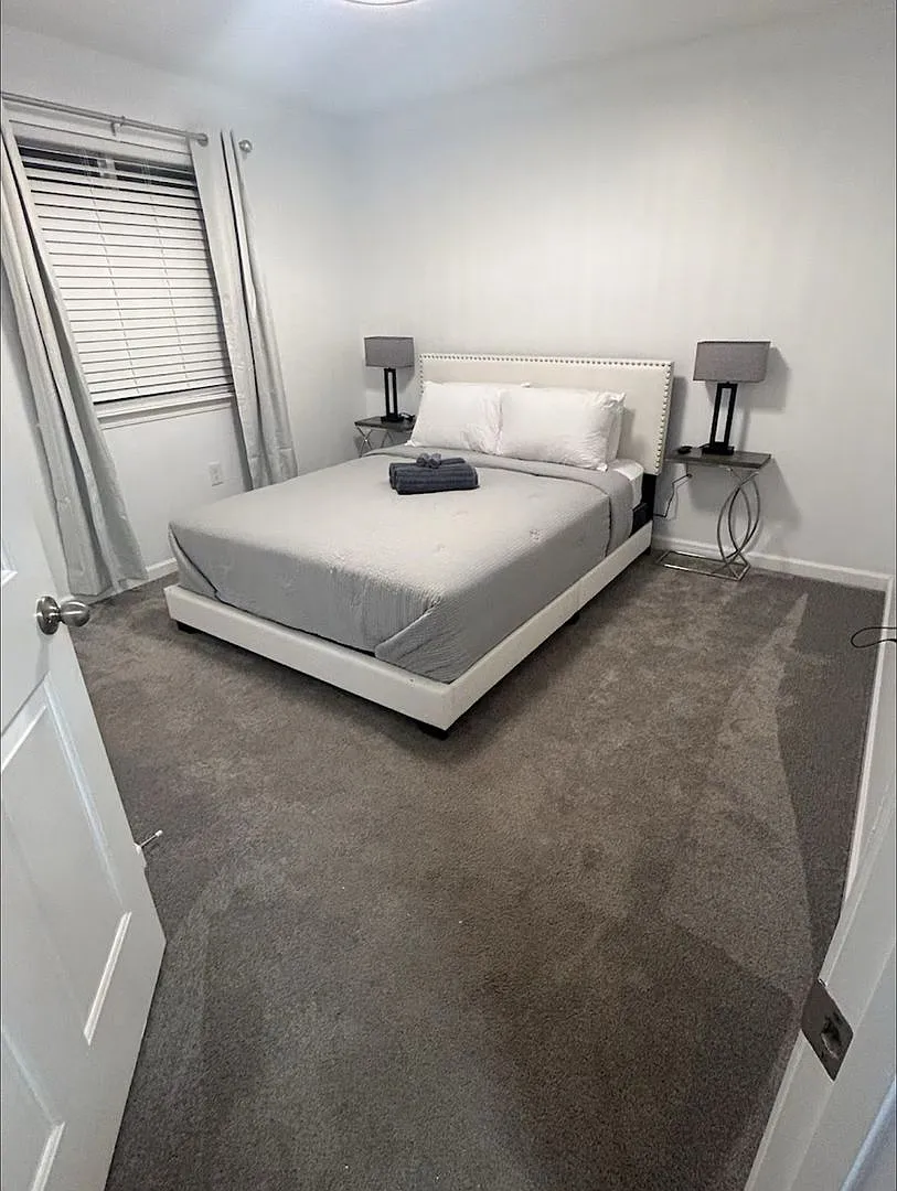 Room in 2 Bedroom Home at Albemarle Rd — Photo 3