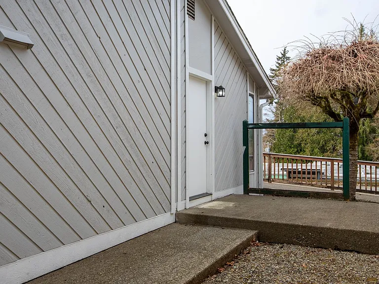 322 S Birch St — Photo 6