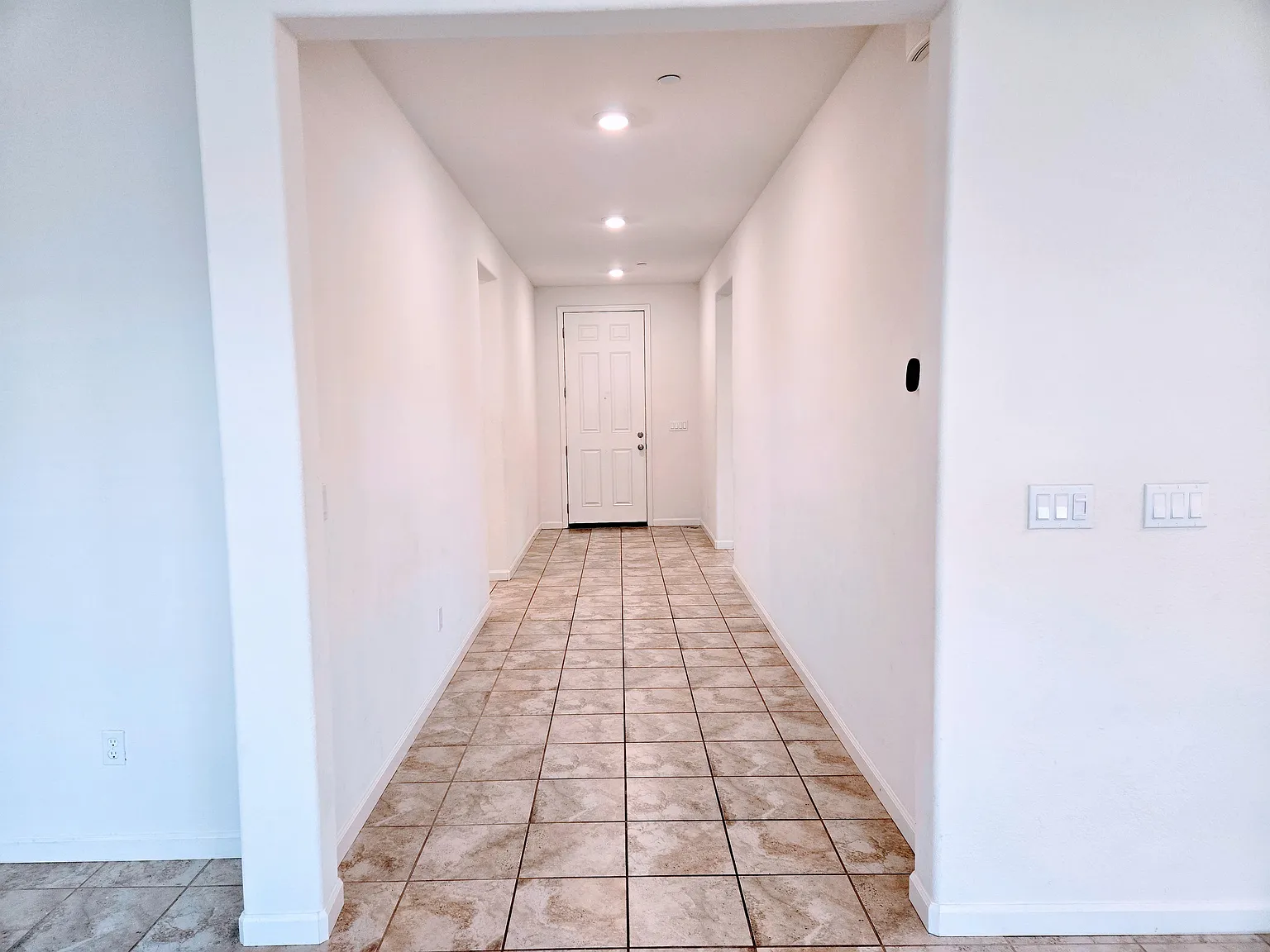 4 bed, 2207 sqft, $3,095 — Photo 4