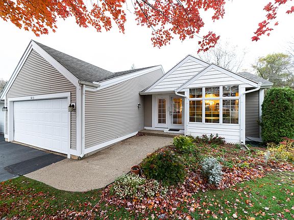 2nd image of 821 Claremont Ct