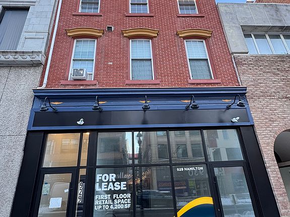 Office and apartment unit on the 3rd floor available