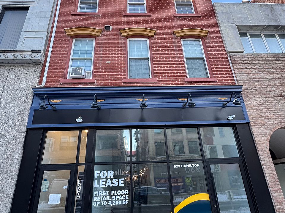 Office and apartment unit on the 3rd floor available