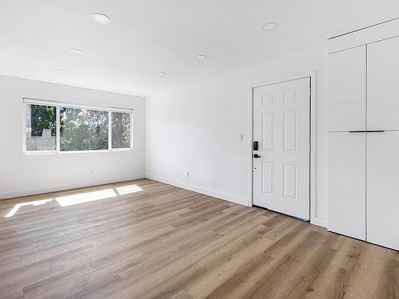 4th image of 6107 Eleanor Ave