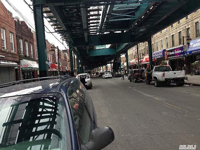 2nd image of 3167 Fulton St