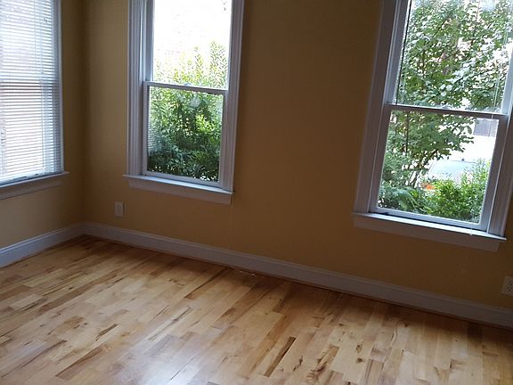 4th image of 215 E Grace St APT 202
