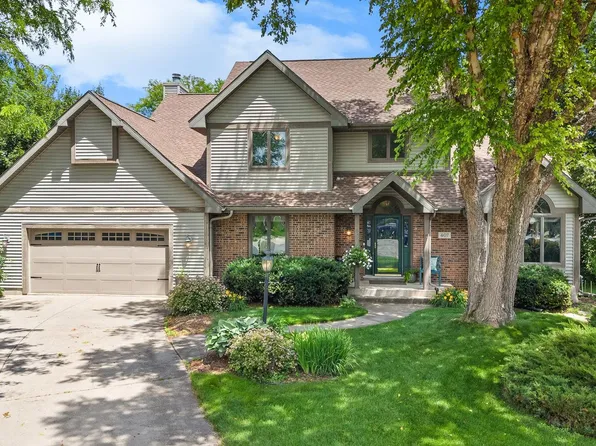 407 Fairbrook Ct, Waunakee, WI 53597