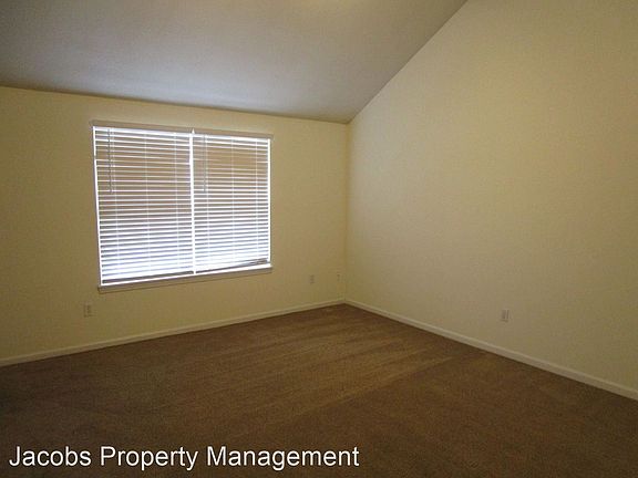 3rd image of 2614 Northampton Dr