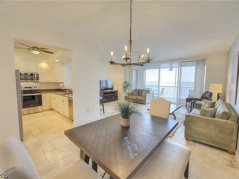 2090 W 1st St #1009 — Photo 16