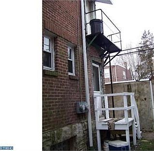 3rd image of 1619 E Duval St