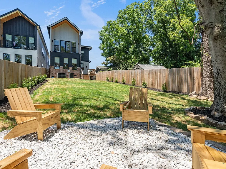 303 Riverside Dr #B — Photo 53
