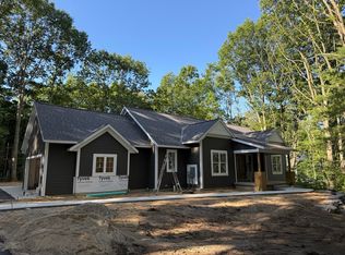 76757 Wood Crest Ct, South Haven, MI 49090