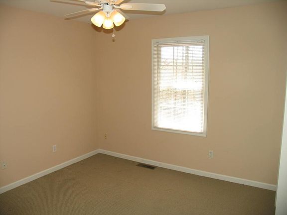 3rd image of 293 Jefferson Dr