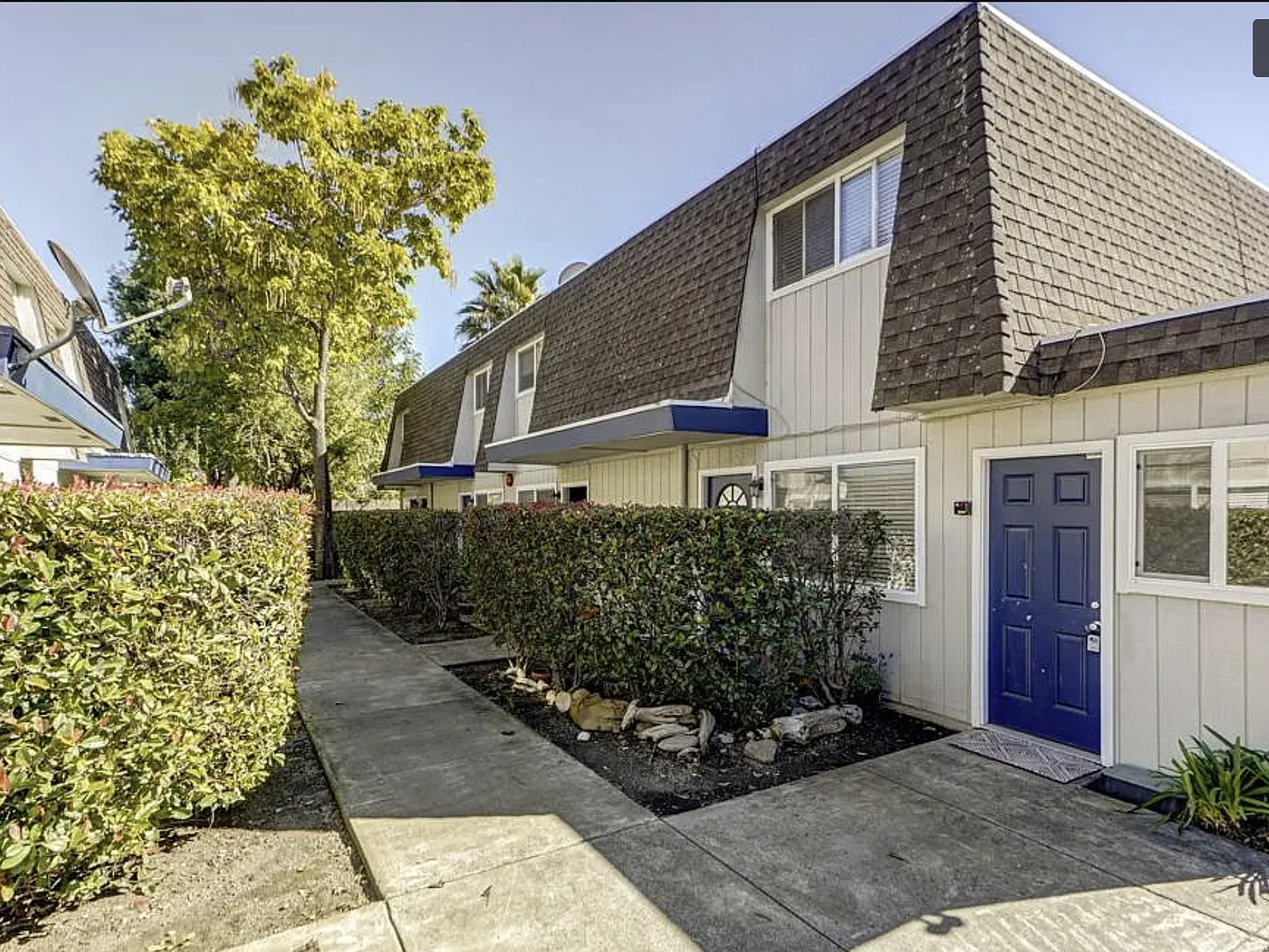 2 bed, 1.5 bath, 900 sqft, $2,100 — Photo 2