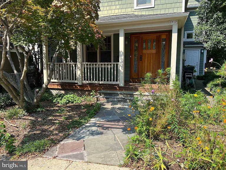 1912 N Nelson St — Photo 4