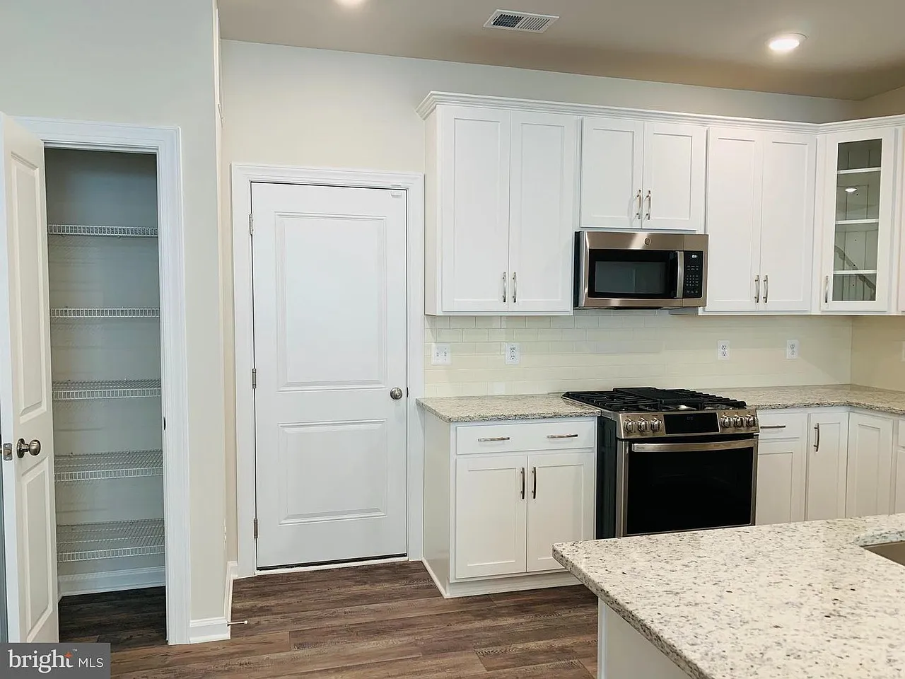 3 bed, 2.5 bath, 1626 sqft, $2,900 — Photo 4