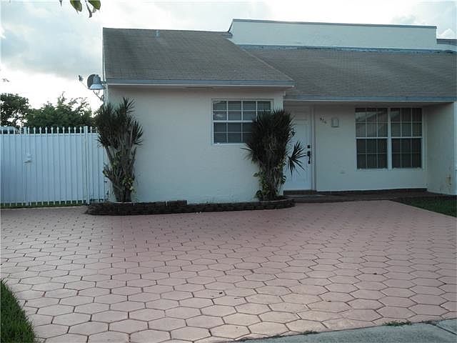 2nd image of 414 SW 96th Ct