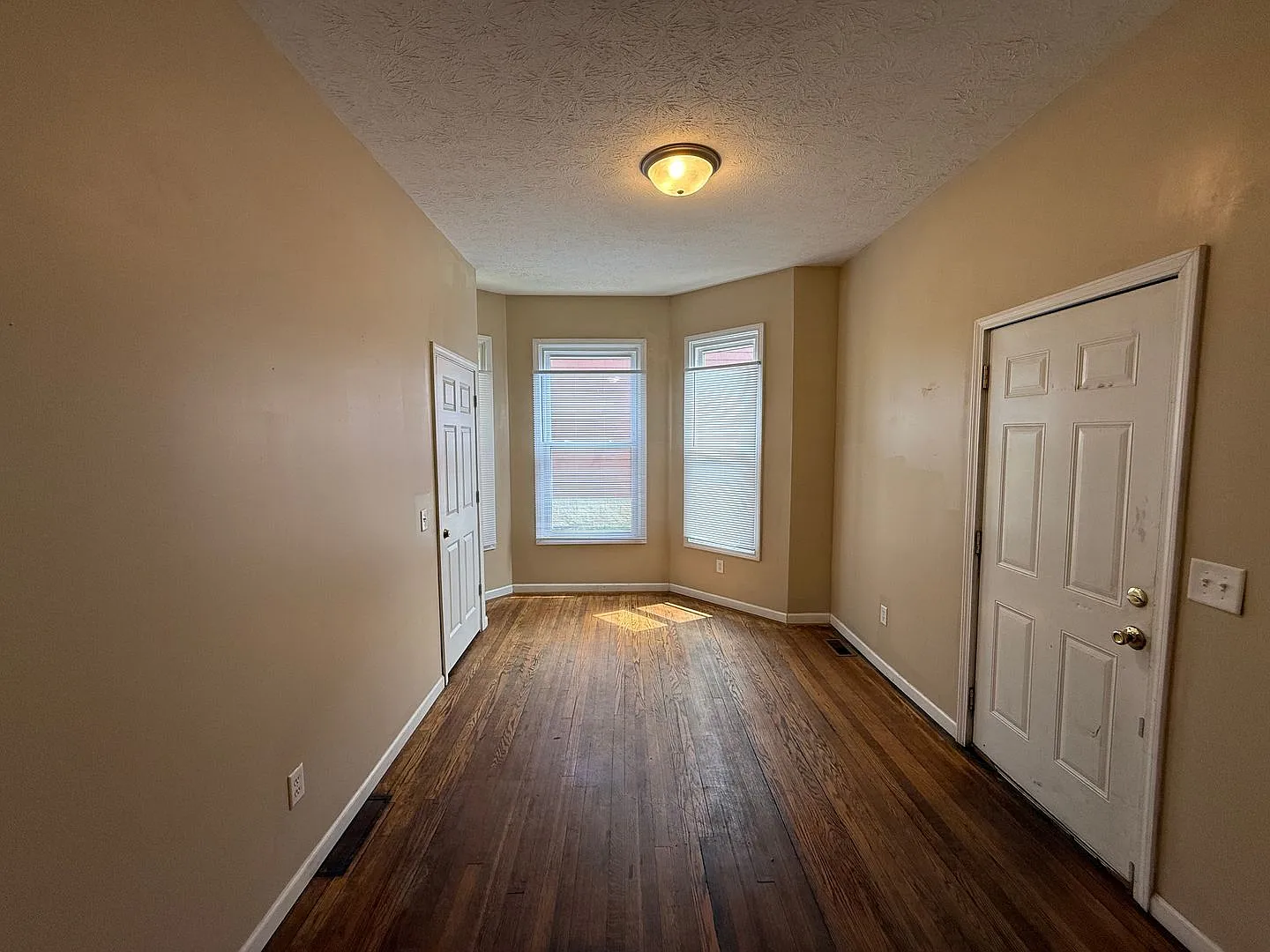 208 W Stadium Ave — Photo 3