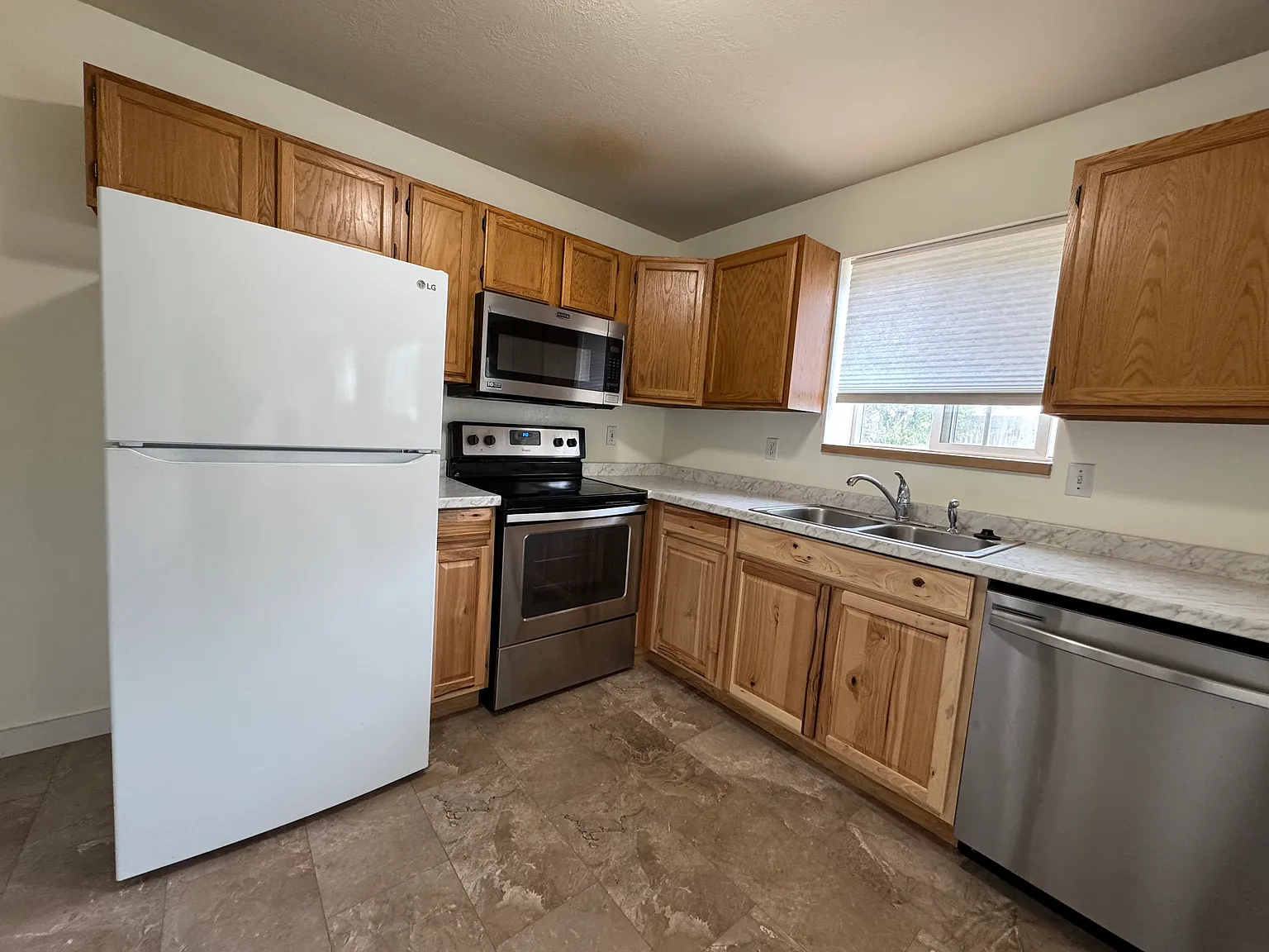 2 bed, 1080 sqft, $1,950 — Photo 3