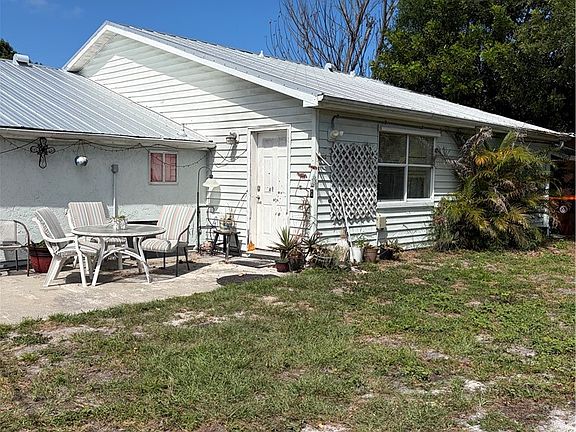 2nd image of 1055 23rd Pl SW