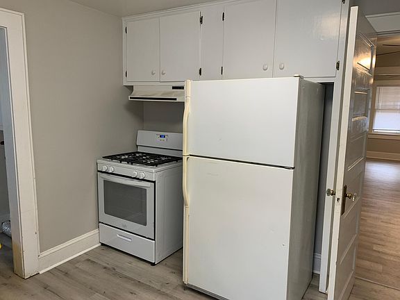 4th image of 423 Marlboro Ave