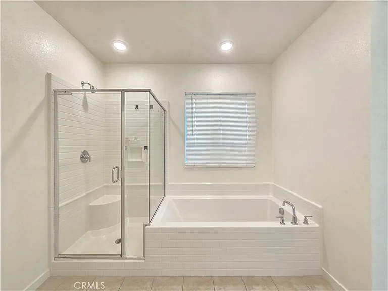 2679 E Penelope Ln — Photo 16