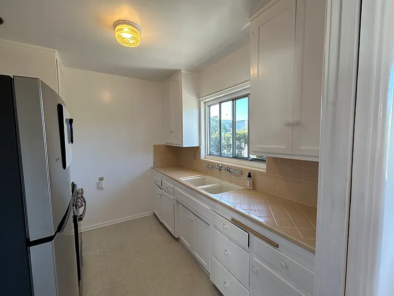 1041 Euclid St #E — Photo 5