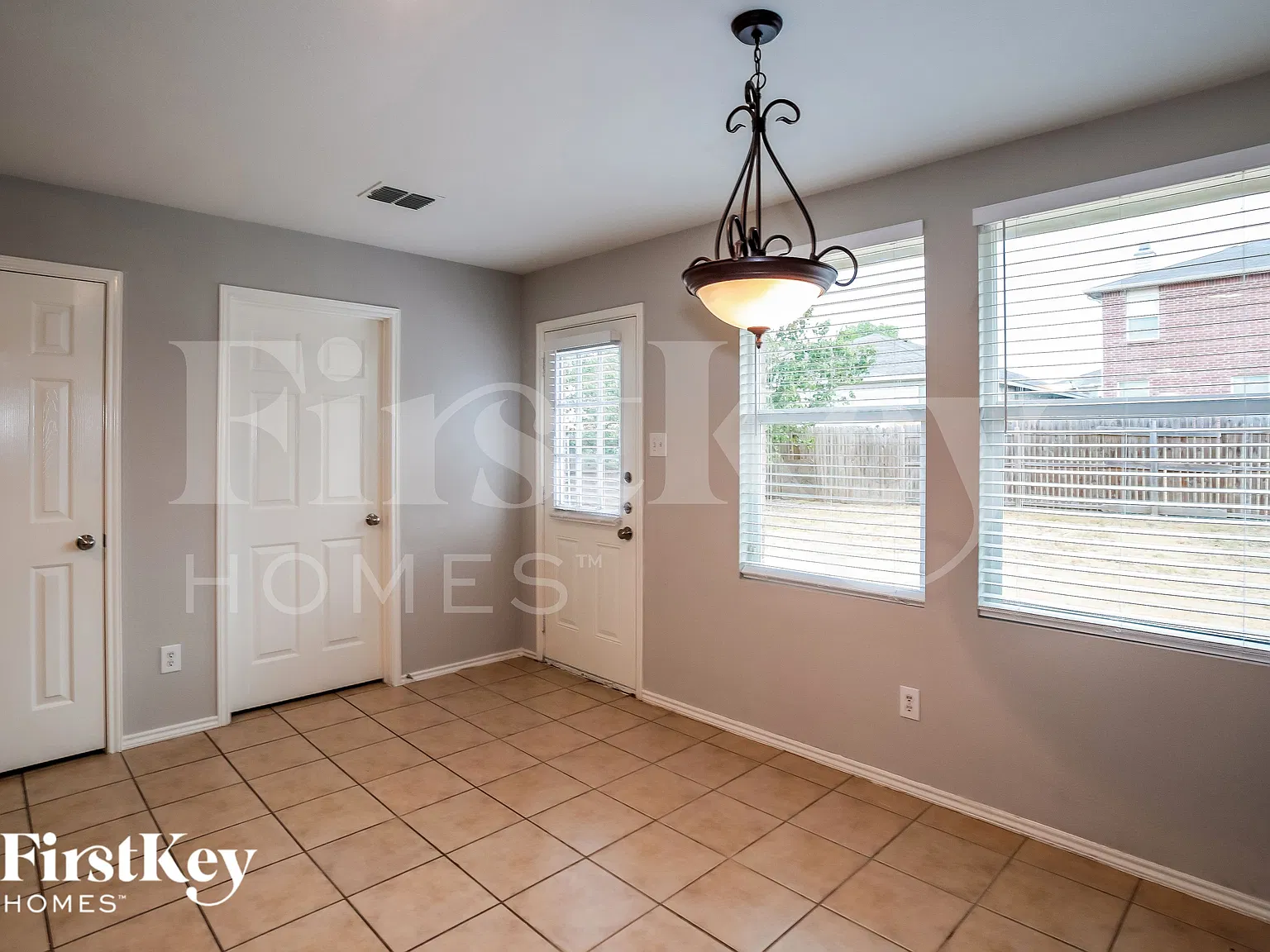3 bed, 2.0 bath, 1647 sqft, $2,090 — Photo 4