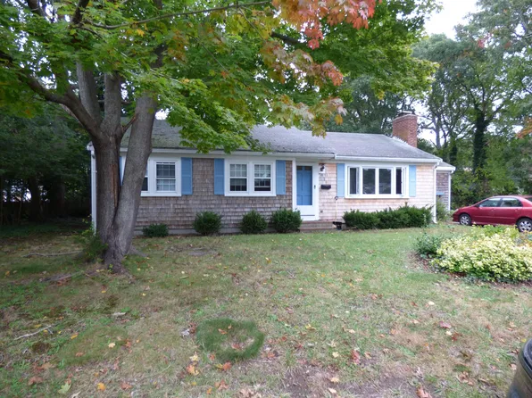 20 Kent Lane, Hyannis, MA 02601