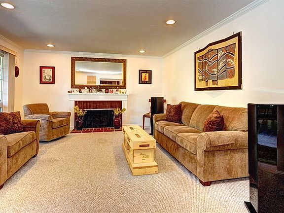 5th image of 549 S Park Dr