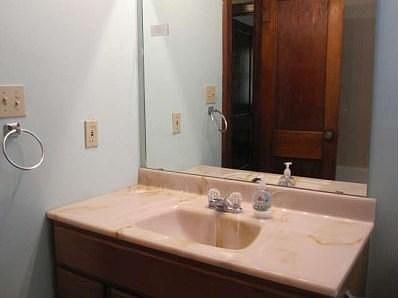 5th image of 1521 E 2nd St