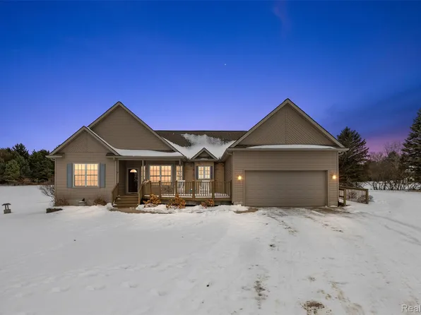 6140 Brookhaven Dr, Imlay City, MI 48444