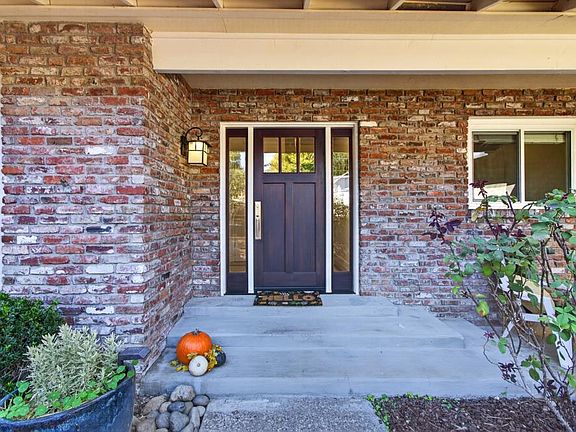 3rd image of 8355 Hidden Valley Cir