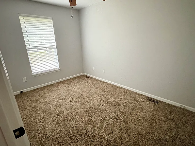 111 Reef Ct #B — Photo 9