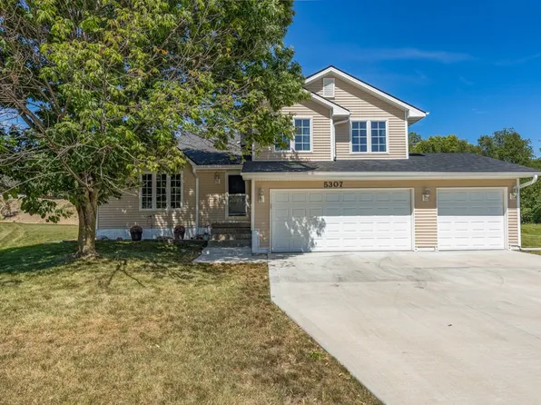 5307 E Kenyon Cir, Des Moines, IA 50320