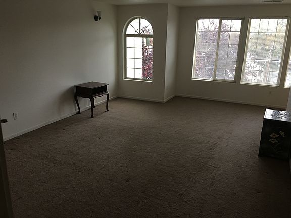 Large Master BR with view of Columbia River
