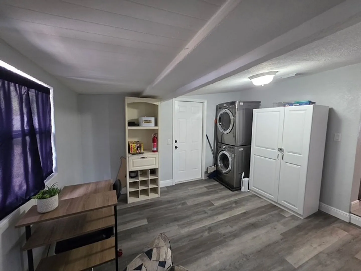 Updated 2 bedroom 1 bathroom with bonus room in Tampa!! — Photo 2